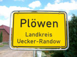 Ortseingangsschild von Plöwen